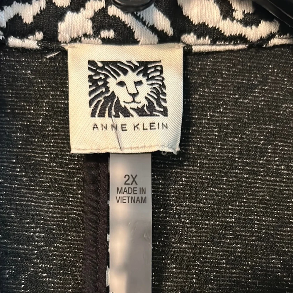 Anne Klein Monochrome Textured Blazer - Picture 2 of 9